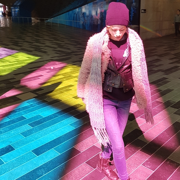 Meet your Posher, Amanda - Picture 2 of 6